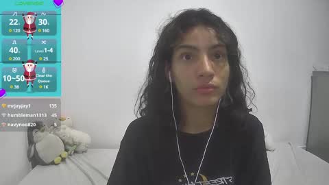 Snapshot of helia_n_amy chatting on December 23, 10:32 am Helia Transfem and Amy online show from December 23, 10:32 am