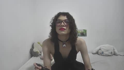 Snapshot of helia_n_amy chatting on December 24, 9:55 pm Helia Transfem and Amy online show from December 24, 9:55 pm