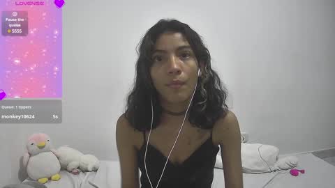 Snapshot of helia_n_amy chatting on January 2, 8:39 am Helia Transfem and Amy online show from January 2, 8:39 am
