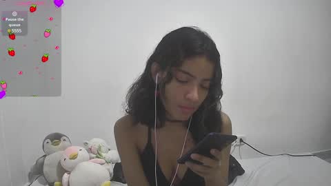 Snapshot of helia_n_amy chatting on January 8, 5:26 pm Helia Transfem and Amy online show from January 8, 5:26 pm