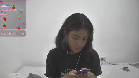 Snapshot of helia_n_amy chatting on January 14, 6:02 am Helia Transfem and Amy online show from January 14, 6:02 am