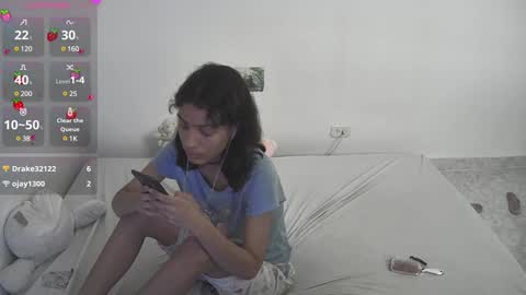Snapshot of helia_n_amy chatting on January 16, 6:27 pm Helia Transfem and Amy online show from January 16, 6:27 pm