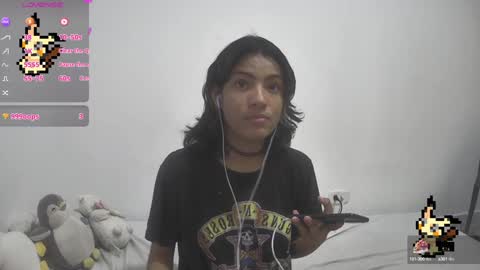 Snapshot of helia_n_amy chatting on January 24, 6:35 pm Helia Transfem and Amy online show from January 24, 6:35 pm