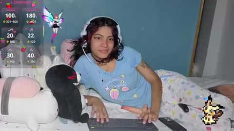 Snapshot of helia_n_amy chatting on October 3, 4:53 am Helia Transfem and Amy online show from October 3, 4:53 am