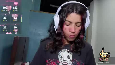 Snapshot of helia_n_amy chatting on October 17, 9:39 pm Helia Transfem and Amy online show from October 17, 9:39 pm