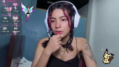 Snapshot of helia_n_amy chatting on October 20, 4:13 am Helia Transfem and Amy online show from October 20, 4:13 am