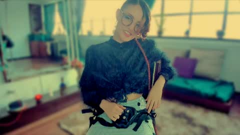 Heliconia online show from April 22, 10:22 pm