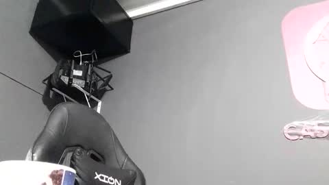 Snapshot of hell_boy66 chatting on October 21, 9:32 am Eros online show from October 21, 9:32 am