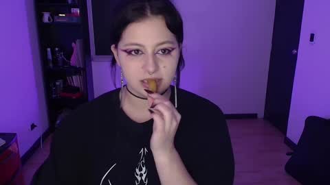 Snapshot of hell_dancer_ chatting on March 11, 2:32 am Lexa online show from March 11, 2:32 am