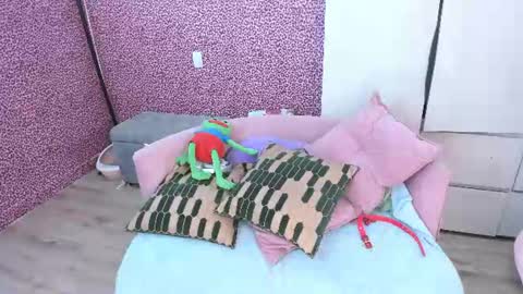 Laura online show from June 19, 4:17 am