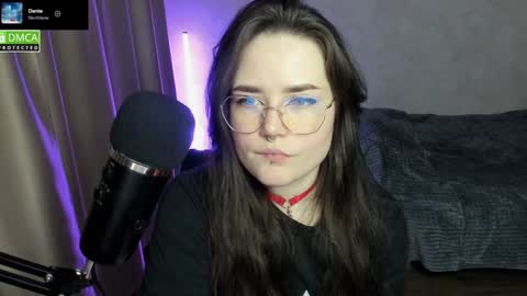 Red online show from December 23, 8:47 pm