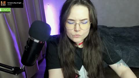 Red online show from December 23, 11:49 pm