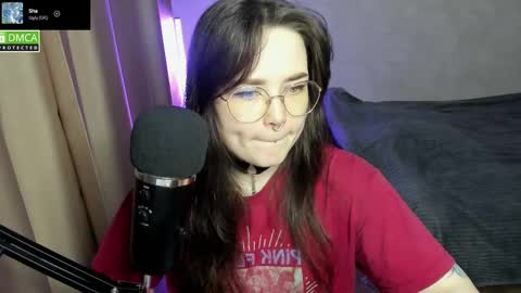 Red online show from February 17, 9:19 pm