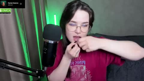 Red online show from March 10, 6:56 pm