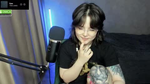 Red online show from November 18, 6:01 pm