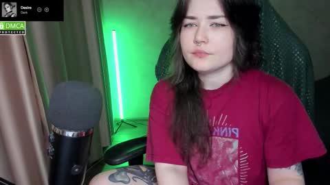 Snapshot of hell_hotline chatting on February 17, 6:47 pm Red online show from February 17, 6:47 pm