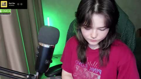 Snapshot of hell_hotline chatting on March 1, 8:33 pm Red online show from March 1, 8:33 pm