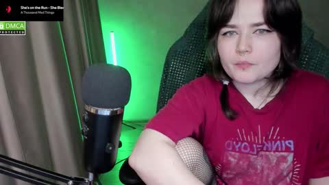 Snapshot of hell_hotline chatting on March 2, 8:26 pm Red online show from March 2, 8:26 pm