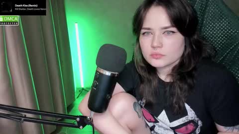 Snapshot of hell_hotline chatting on March 4, 8:59 pm Red online show from March 4, 8:59 pm