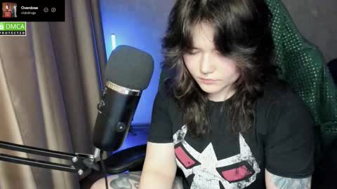 Snapshot of hell_hotline chatting on March 9, 8:46 pm Red online show from March 9, 8:46 pm