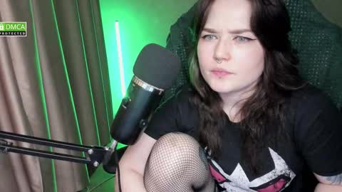 Snapshot of hell_hotline chatting on March 18, 7:50 pm Red online show from March 18, 7:50 pm