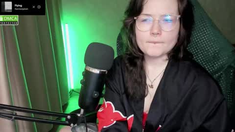 Snapshot of hell_hotline chatting on March 28, 8:52 pm Red online show from March 28, 8:52 pm