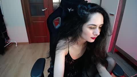 Snapshot of hella_helen chatting on May 20, 9:21 pm Helen online show from May 20, 9:21 pm