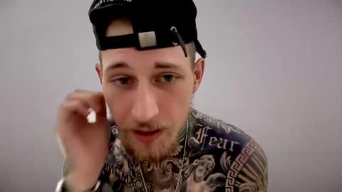 Snapshot of hellacozy chatting on March 20, 6:57 pm hellacozy online show from March 20, 6:57 pm