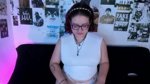 Snapshot of hellen21rose chatting on June 11, 4:43 am hellen online show from June 11, 4:43 am
