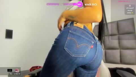 Snapshot of hellen__smith_ chatting on October 14, 1:45 pm hellen__smith_ online show from October 14, 1:45 pm