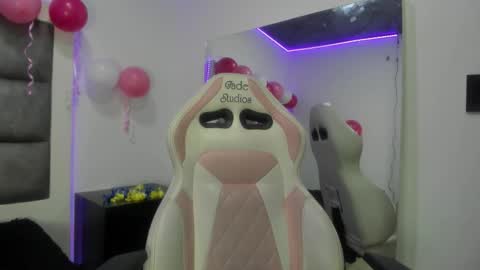 Snapshot of hellen__smith_ chatting on November 1, 1:02 pm hellen__smith_ online show from November 1, 1:02 pm