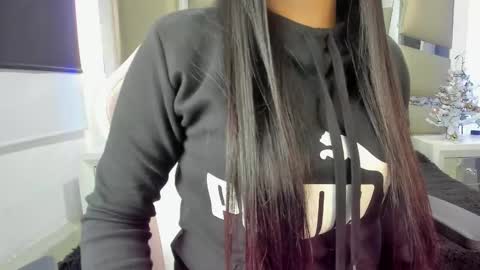 hellen__smith_ online show from December 22, 1:41 pm