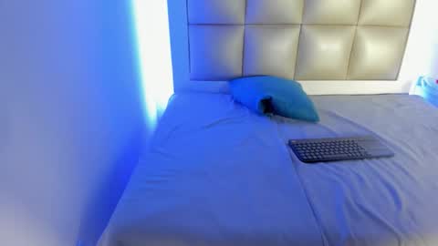 hellen__smith_ online show from January 13, 9:20 pm