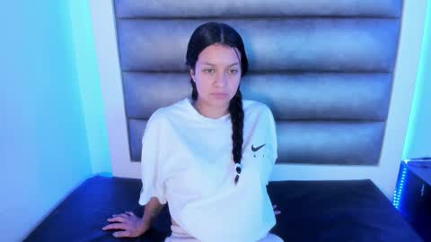 Snapshot of hellen__smith_ chatting on March 11, 12:33 pm hellen__smith_ online show from March 11, 12:33 pm