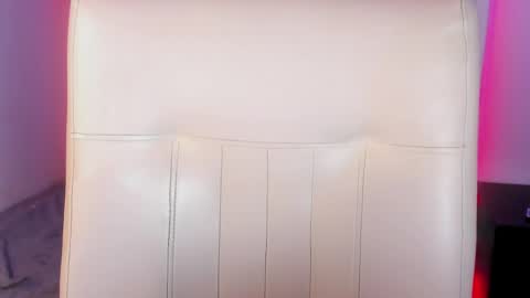 Snapshot of hellen__smith_ chatting on April 18, 2:37 am hellen__smith_ online show from April 18, 2:37 am