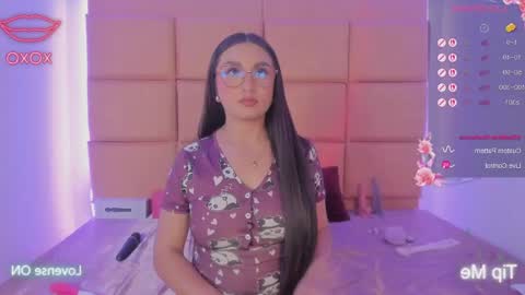 Snapshot of hellen__smith_ chatting on May 1, 10:03 pm hellen__smith_ online show from May 1, 10:03 pm