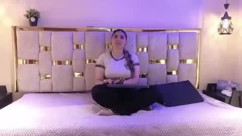 Snapshot of hellen_mark chatting on March 25, 11:49 am Hellen. online show from March 25, 11:49 am