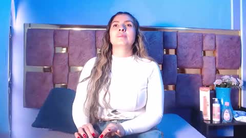 Snapshot of hellen_mark chatting on March 26, 11:38 am Hellen. online show from March 26, 11:38 am