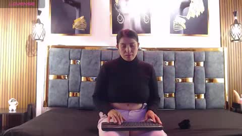 Snapshot of hellen_mark chatting on May 16, 11:31 am Hellen. online show from May 16, 11:31 am