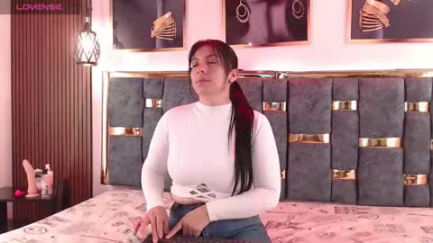 Snapshot of hellen_mark chatting on May 20, 11:05 am Hellen. online show from May 20, 11:05 am