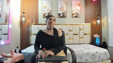 Snapshot of hellen_mark chatting on May 26, 11:17 am Hellen. online show from May 26, 11:17 am