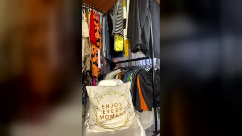 Snapshot of hellen_sky_ chatting on April 5, 11:02 pm hellen online show from April 5, 11:02 pm