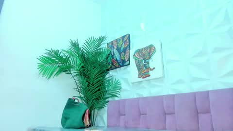 Snapshot of hellen_sky_ chatting on June 15, 4:31 pm hellen online show from June 15, 4:31 pm