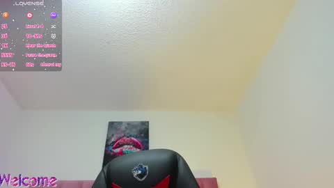 Snapshot of hellen_starx chatting on December 19, 7:29 pm hellen_starx online show from December 19, 7:29 pm