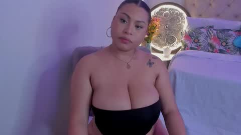 Snapshot of hellenamazing chatting on December 4, 6:44 am hellenamazing online show from December 4, 6:44 am