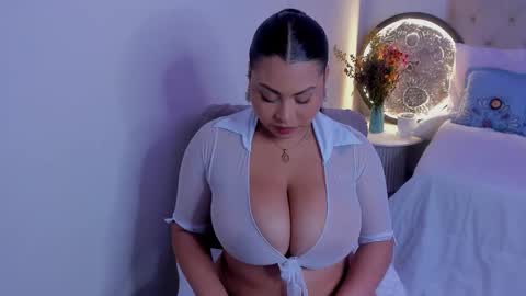 Snapshot of hellenamazing chatting on December 17, 3:01 am hellenamazing online show from December 17, 3:01 am