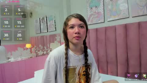 Snapshot of hellencute18_ chatting on June 24, 10:58 am online show from June 24, 10:58 am