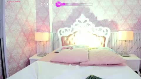 Snapshot of hellencute18_ chatting on July 18, 11:03 am online show from July 18, 11:03 am