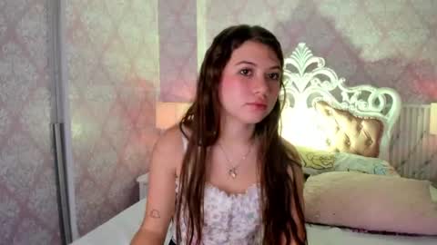 Snapshot of hellencute18_ chatting on July 22, 11:02 am online show from July 22, 11:02 am