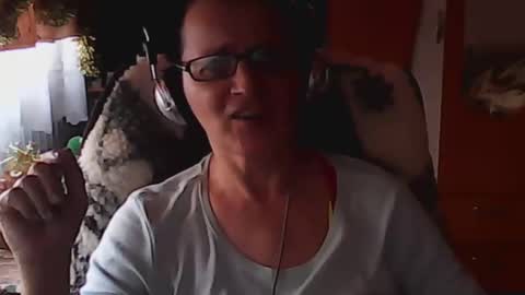 hellenmarie online show from December 12, 11:18 am